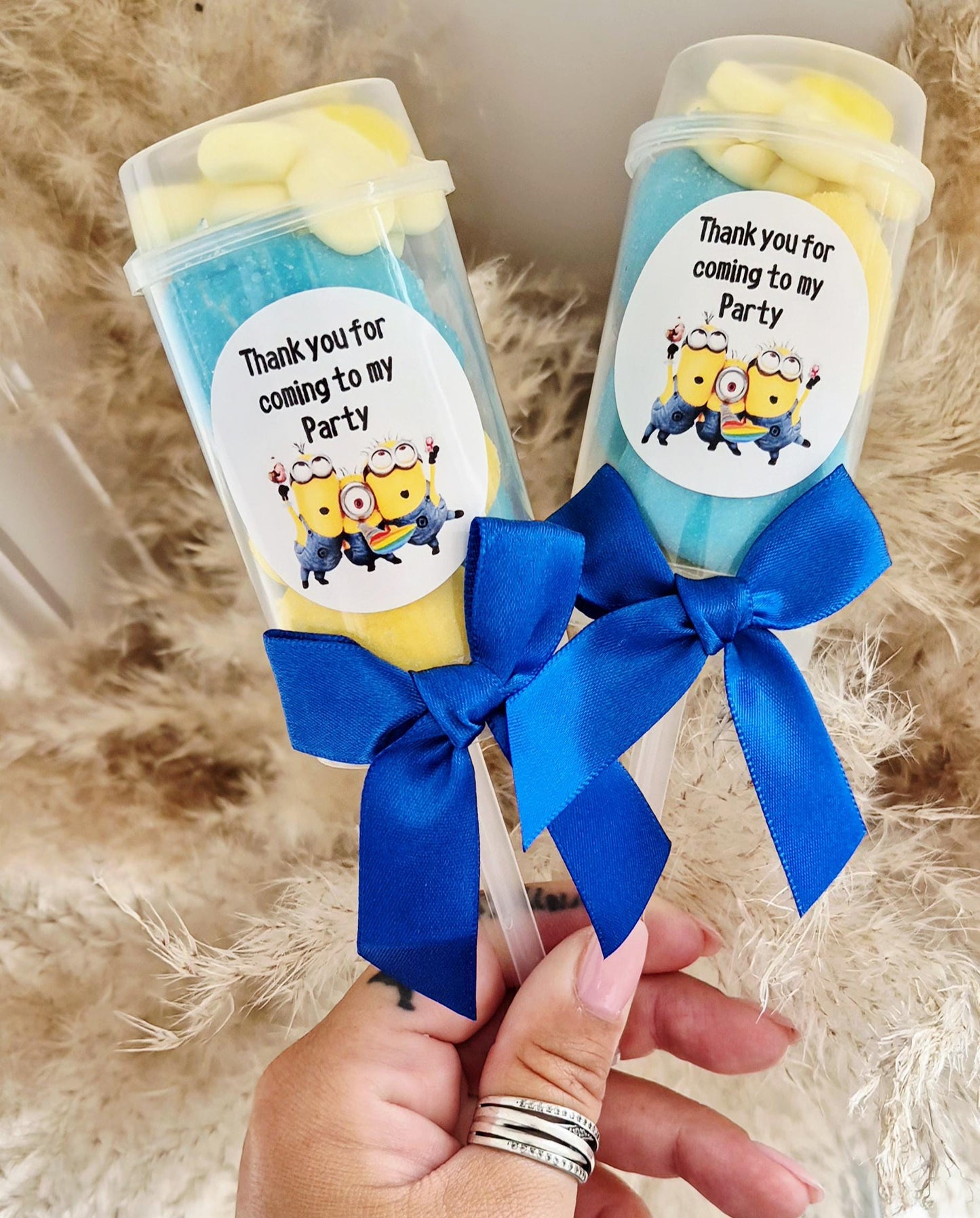 Sweet push pops- Party Favours- birthday parties - minion-themed push pop - Minion- party