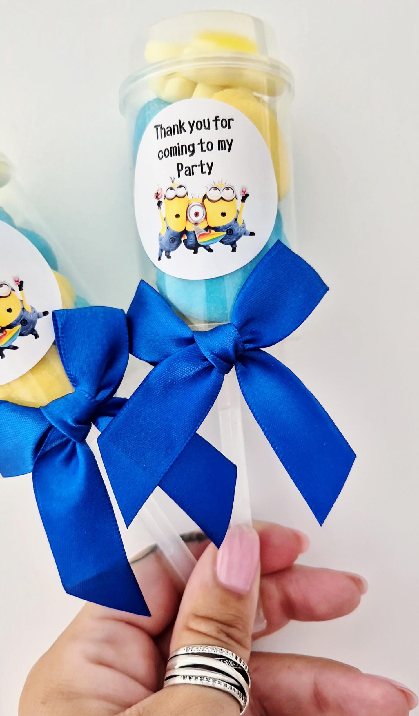 Sweet push pops- Party Favours- birthday parties - minion-themed push pop - Minion- party
