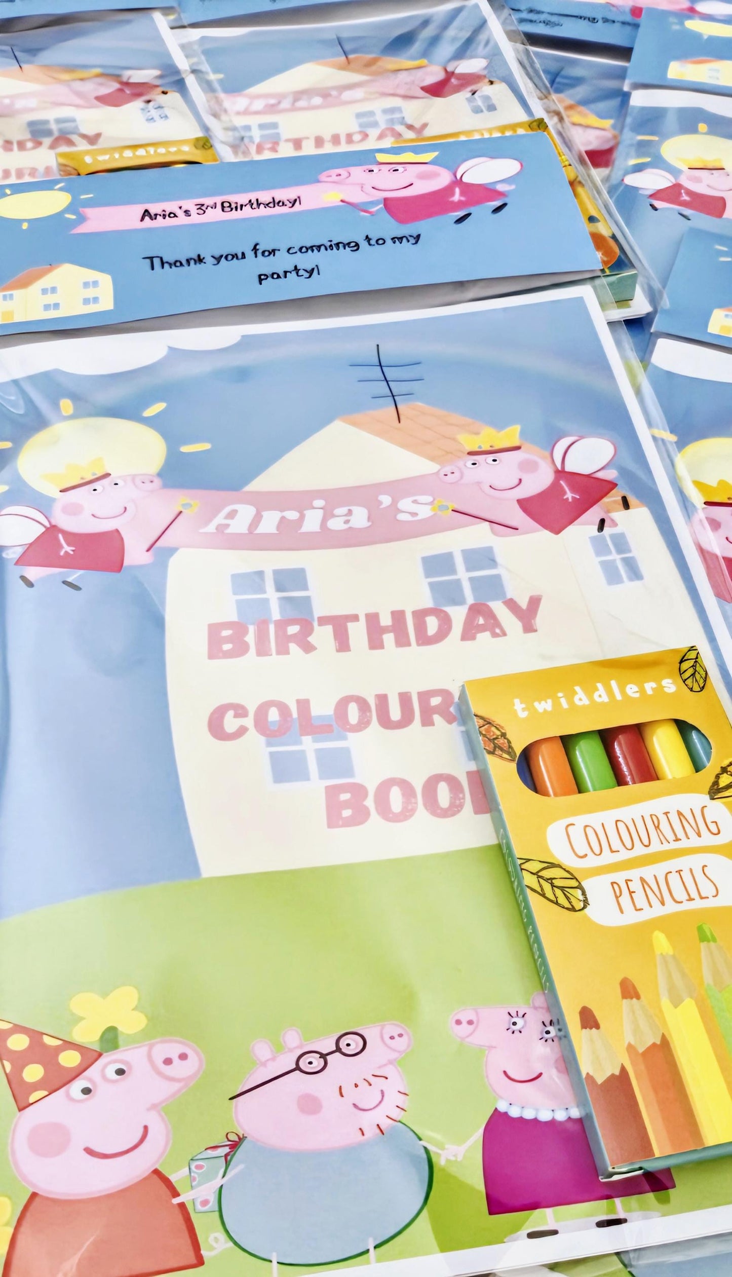 Pink pig inspired personalised colouring book - Party favour - Kids Party -Editable print