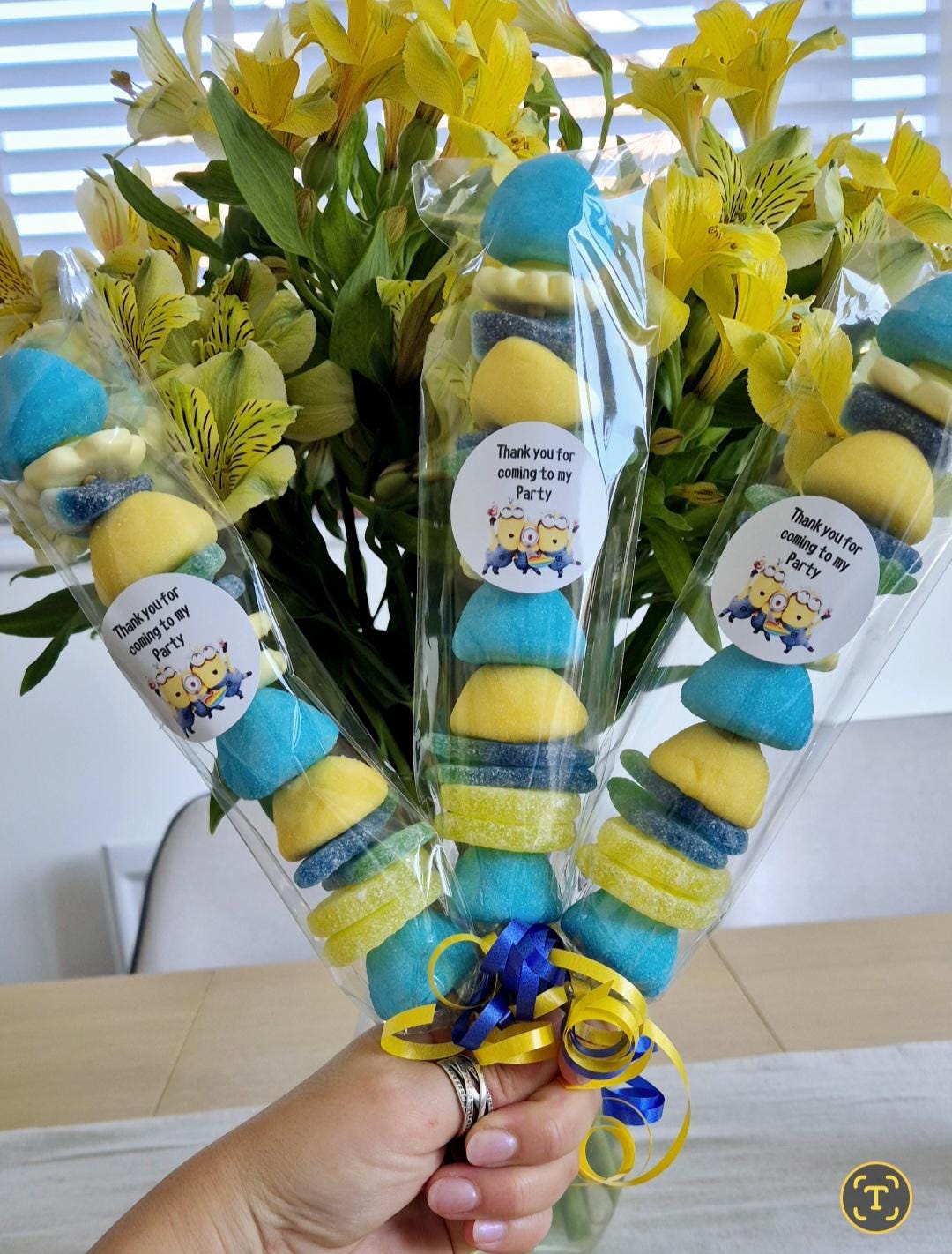 Minion-Inspired Sweet Kebabs: Colorful Party Favors