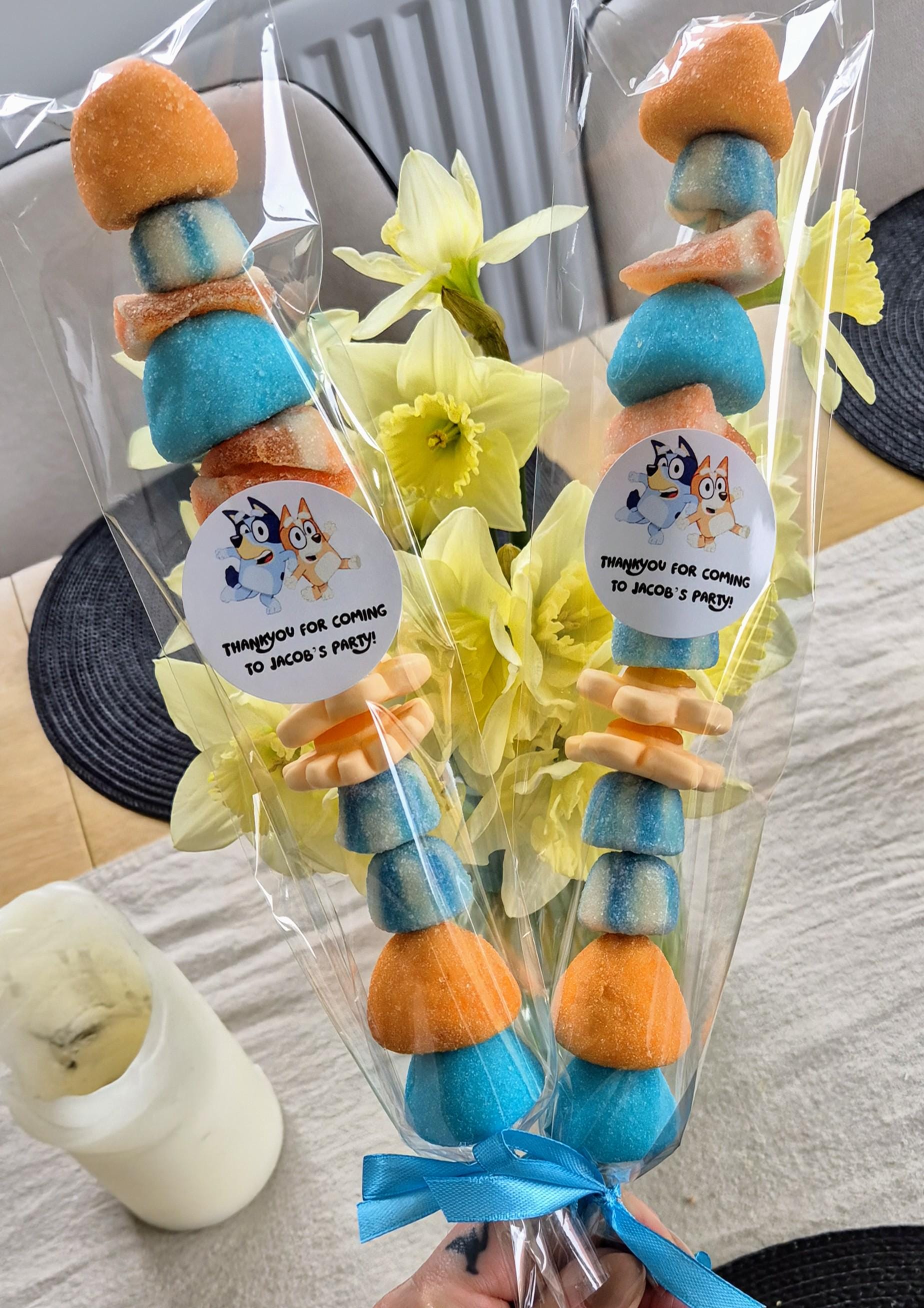 Bluey-Themed Sweet Kebabs: Personalized Party Favors