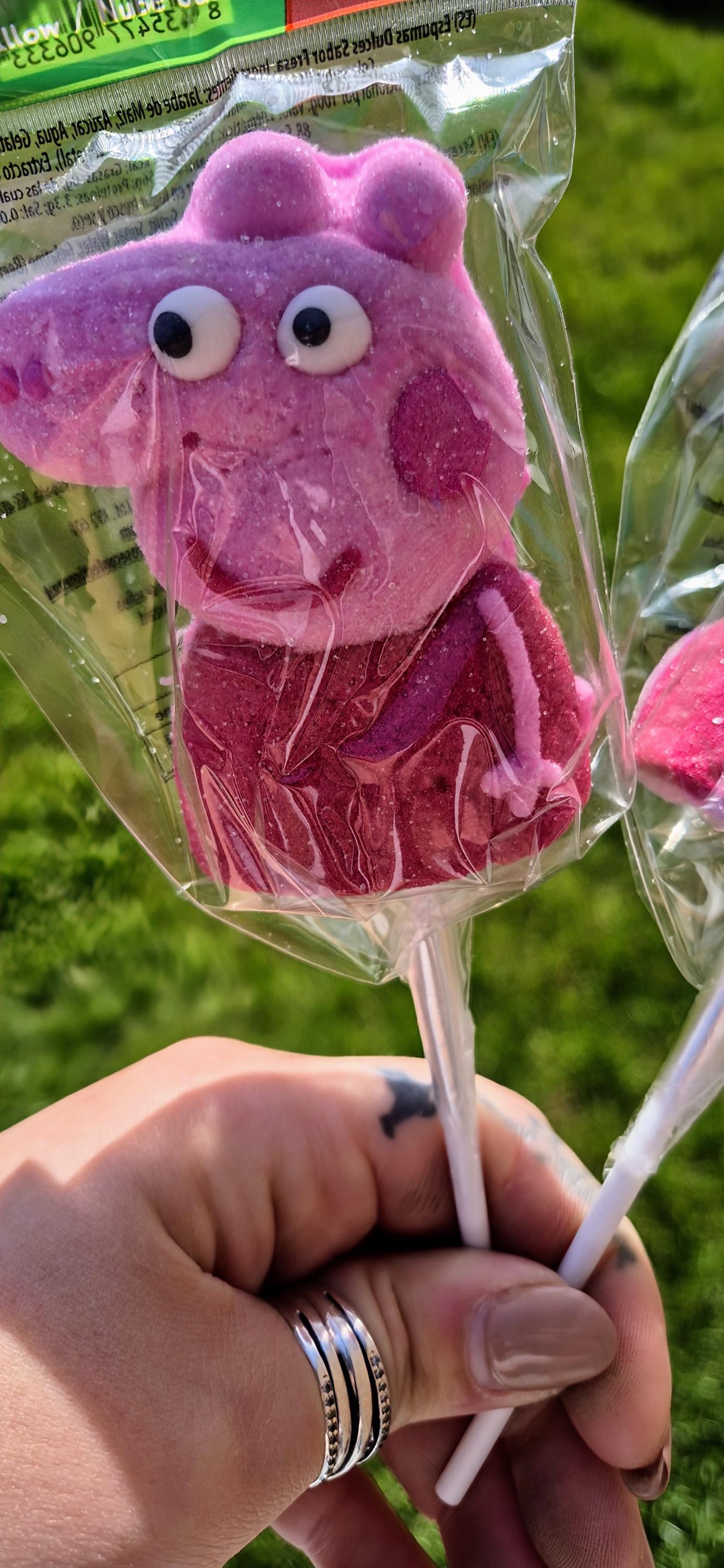 Pig Character Marshmallow Lollipops: Fruit Flavored Party Favors