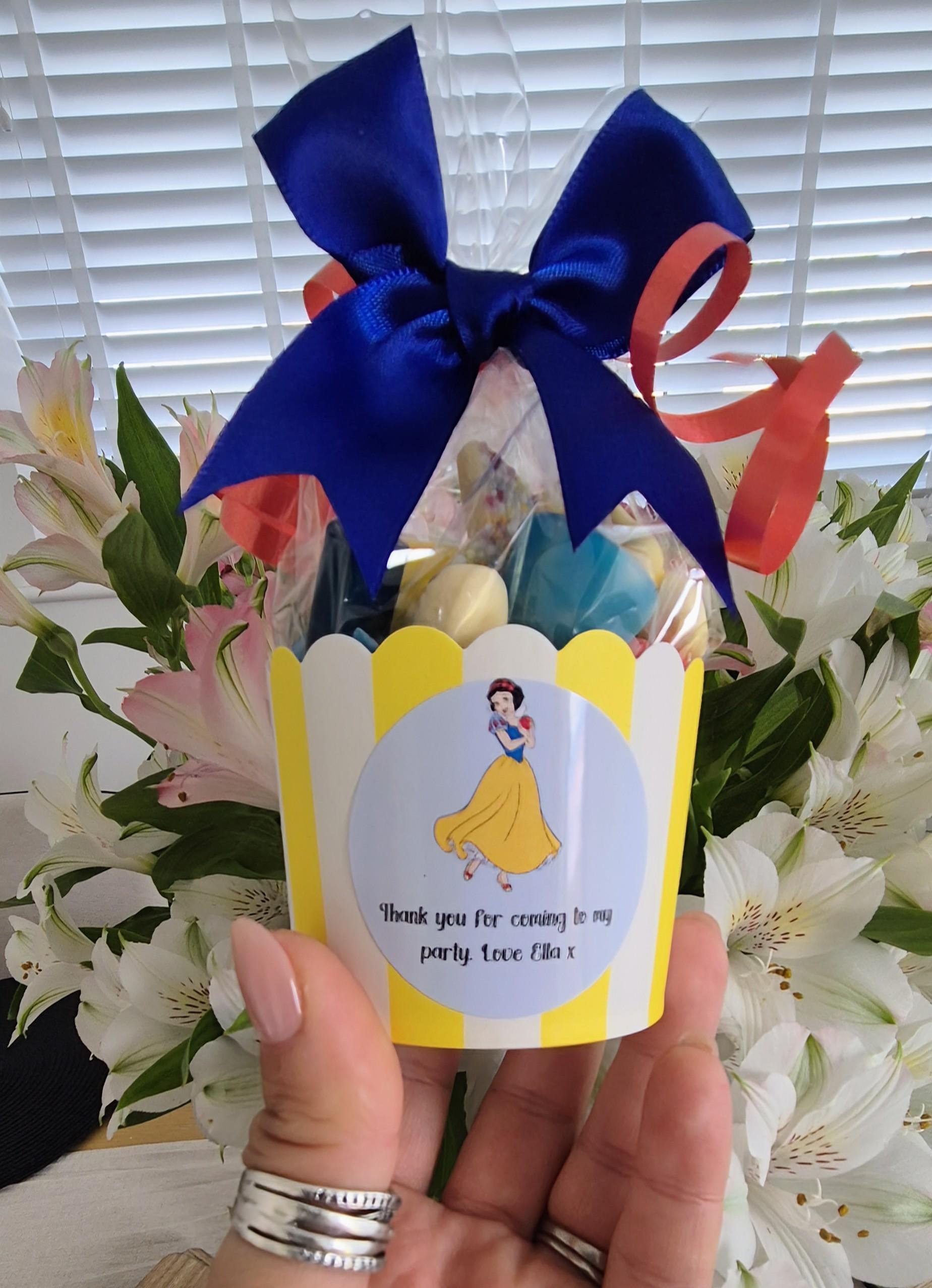 Snow White Party Favors: Yellow Sweet Pots with Personalized Sticker