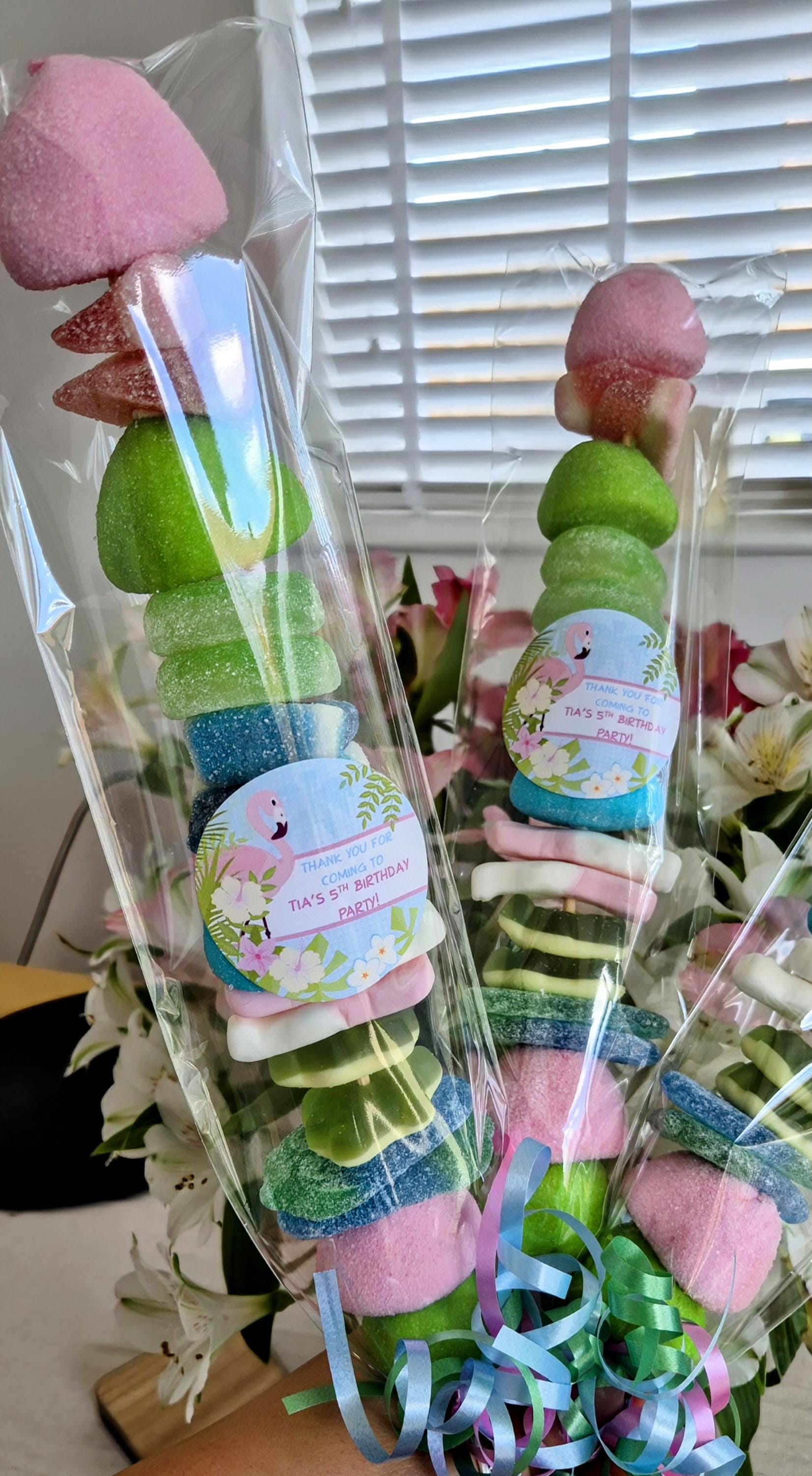 Flamingo Party Favors: Prefilled Sweet Kebabs in Personalized Cones