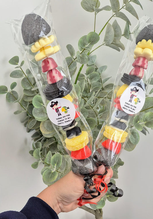 Pirate-inspired sweet kebabs - sweet kebabs - party favours