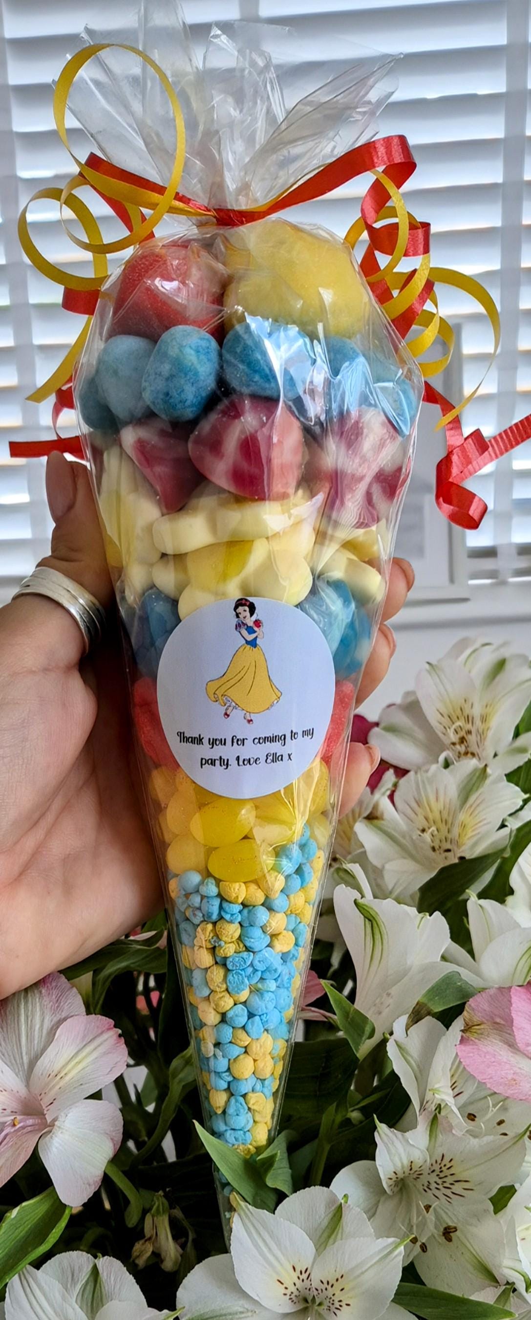 Snow White Party Favor Pouches: Themed Birthday Sweet Cones