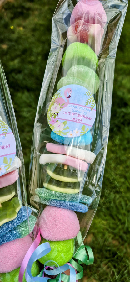 Flamingo Party Favors: Prefilled Sweet Kebabs in Personalized Cones