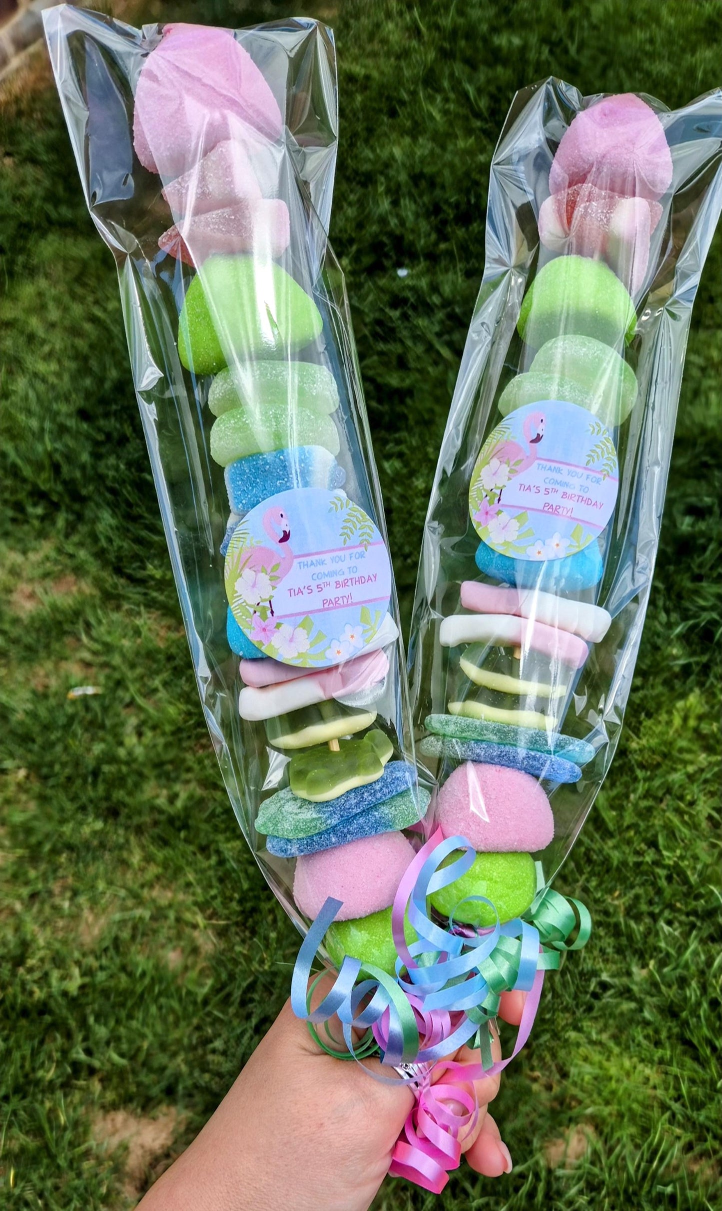 Flamingo Party Favors: Prefilled Sweet Kebabs in Personalized Cones
