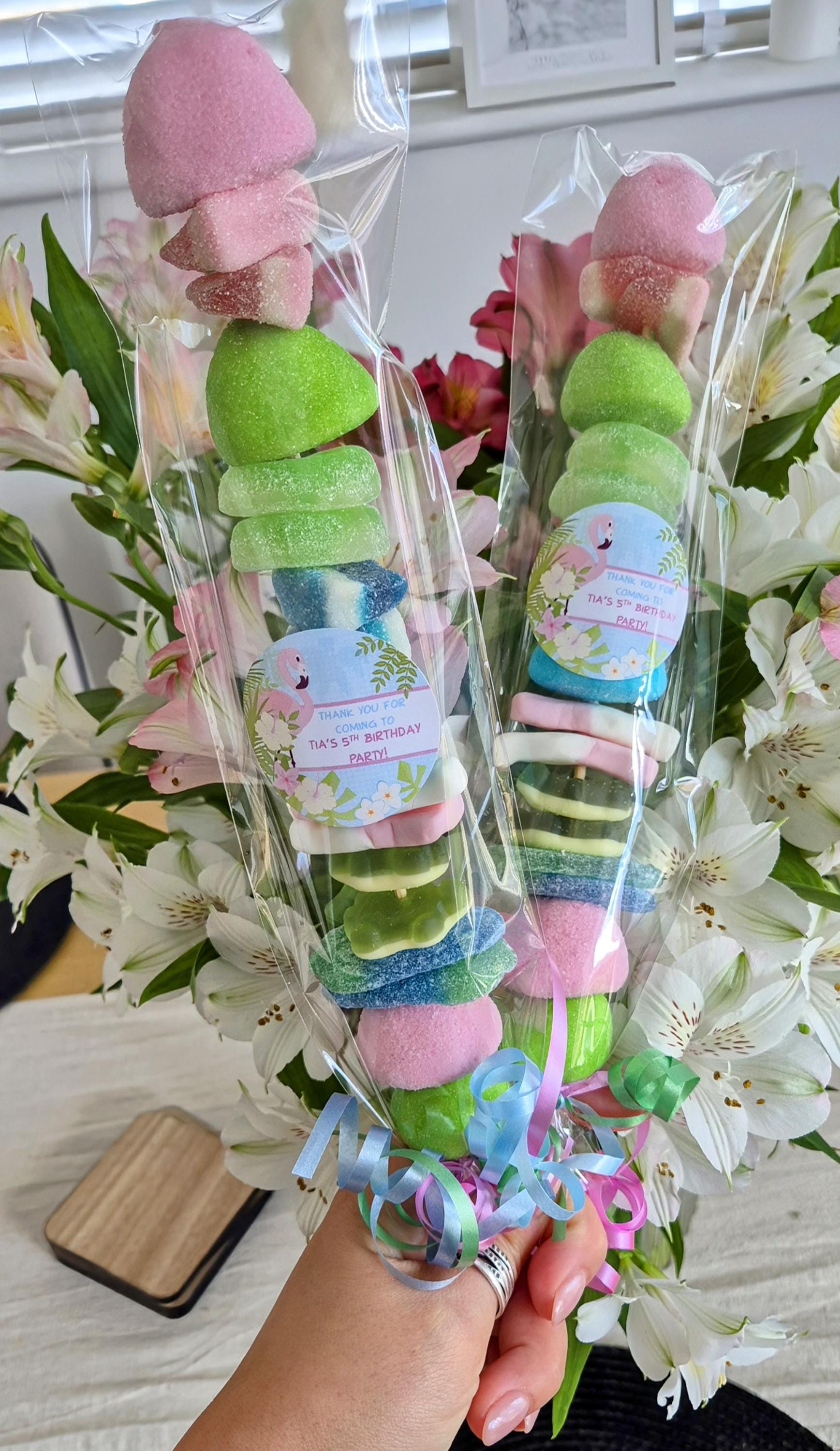 Flamingo Party Favors: Prefilled Sweet Kebabs in Personalized Cones